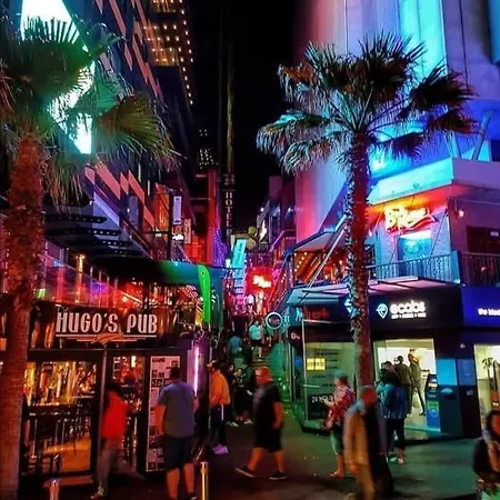 Modern In Prime Area For Beaches & Nightlife! -fast & Easy Self Check In -independent Access -no Family Sharing - Pembroke Gardens Location Kwatera prywatna *